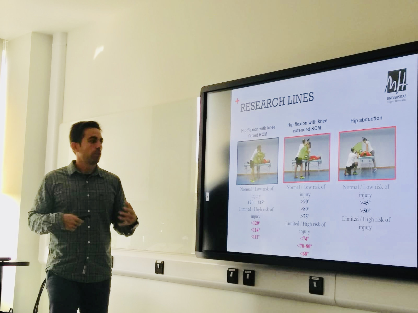 Francisco Ayala Rodríguez exponiendo sus líneas de investigación